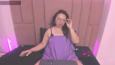 Leyla smithh online show from 09.15.25