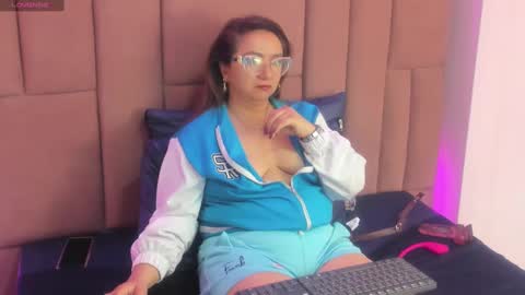 Leyla smithh online show from 09.18.25