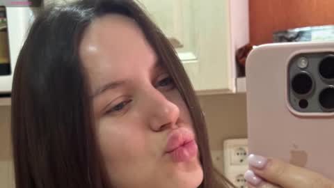 Snapshot of lezlieimeson chatting on 02.12.26 Adeline Di or just cute girl3 online show from 02.12.26