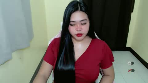 Snapshot of lhara_cumming chatting on 02.14.25 LHARA online show from 02.14.25