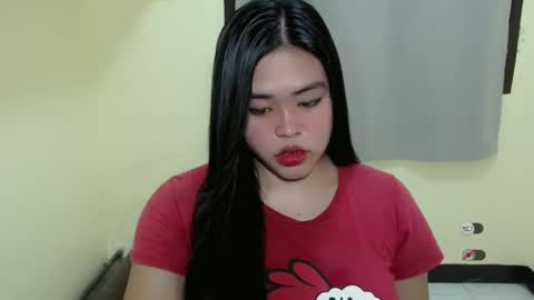 Snapshot of lhara_cumming chatting on 02.26.25 LHARA online show from 02.26.25