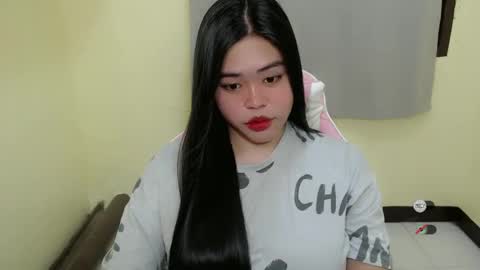 Snapshot of lhara_cumming chatting on 02.28.25 LHARA online show from 02.28.25