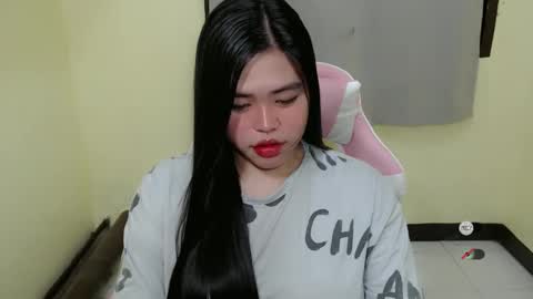 Snapshot of lhara_cumming chatting on 03.03.25 LHARA online show from 03.03.25