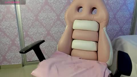 Snapshot of lhea_foxx chatting on 10.23.25 lhea_foxx online show from 10.23.25