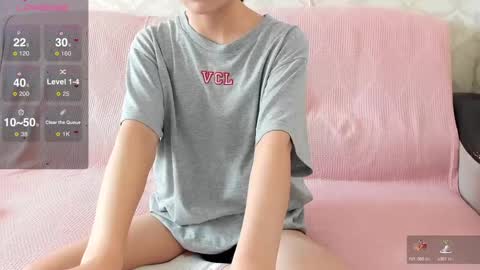 Snapshot of lia1243756 chatting on 02.05.25 LEANNAA online show from 02.05.25