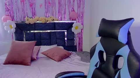 Snapshot of lia_14_ chatting on 10.09.25 Lia  online show from 10.09.25