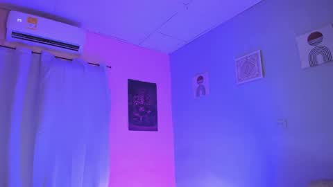 Snapshot of lia_7_ chatting on 10.25.25 Lia 3 online show from 10.25.25