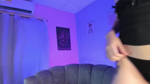 Snapshot of lia_7_ chatting on 10.28.25 Lia 3 online show from 10.28.25