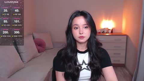 Snapshot of lia_hetty chatting on 10.06.25 L I A online show from 10.06.25