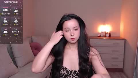 Snapshot of lia_hetty chatting on 10.12.25 L I A online show from 10.12.25