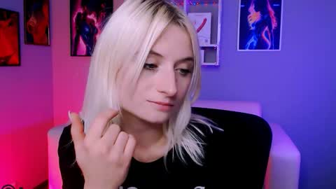 Snapshot of lia_make_love chatting on 10.04.25 lia_make_love online show from 10.04.25