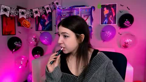 Snapshot of lia_make_love chatting on 10.21.25 lia_make_love online show from 10.21.25