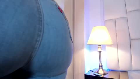 lia_mariana online show from 02.12.25