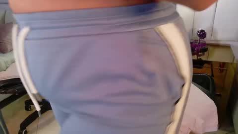 lia_mariana online show from 10.21.25