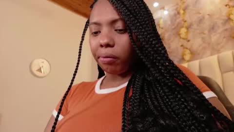 lia_mariana online show from 10.30.25