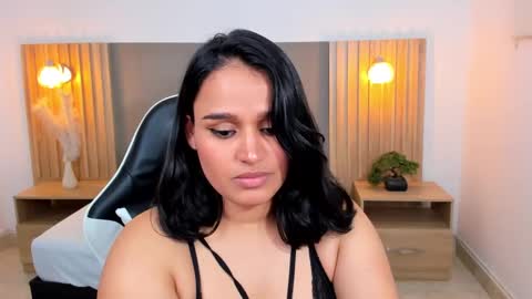 Lia  online show from 01.23.25