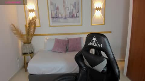 Lia  online show from 11.16.25