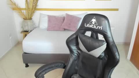 Lia  online show from 11.18.25