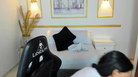 Lia  online show from 12.23.25