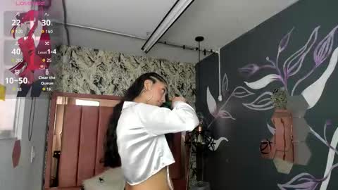 Snapshot of lia_strong__ chatting on 09.08.25 LIA STRONNG online show from 09.08.25