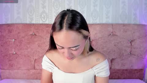 Snapshot of liaa_18 chatting on 09.25.25 Liaa online show from 09.25.25