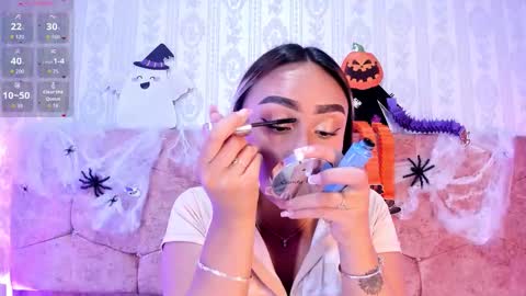 Snapshot of liaa_18 chatting on 10.30.25 Liaa online show from 10.30.25