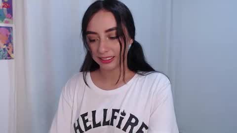 Snapshot of liaa_cute_ chatting on 06.11.26 lia online show from 06.11.26