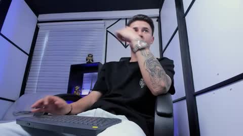 Snapshot of liaamsmiith_ chatting on 09.10.25 Liam Smith online show from 09.10.25