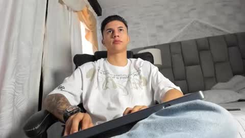 Snapshot of liaamsmiith_ chatting on 10.11.25 Liam Smith online show from 10.11.25