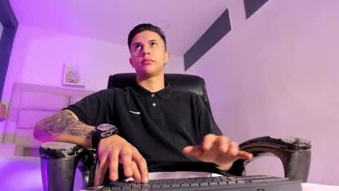 Snapshot of liaamsmiith_ chatting on 10.13.25 Liam Smith online show from 10.13.25