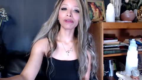 Lia Divina online show from 12.31.24