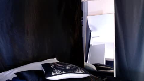 Lia Divina online show from 02.10.25