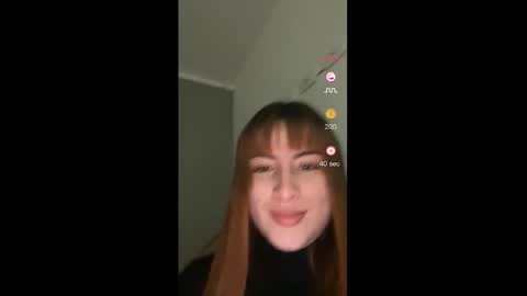 Snapshot of liahferrerr chatting on 10.27.25 Liah Ferrer online show from 10.27.25