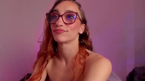 Snapshot of liahilton_ chatting on 09.25.25 lh6 9c online show from 09.25.25