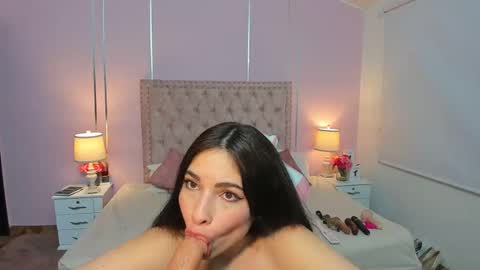Snapshot of liahjhons chatting on 01.18.25 Liah online show from 01.18.25