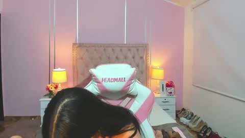 Snapshot of liahjhons chatting on 03.10.25 Liah online show from 03.10.25