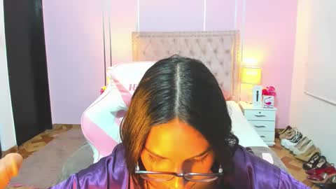 Snapshot of liahjhons chatting on 03.11.25 Liah online show from 03.11.25