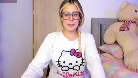 Snapshot of liahkimi chatting on 09.22.25 Lia  online show from 09.22.25