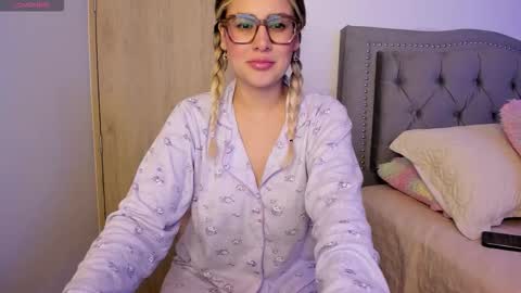 Snapshot of liahkimi chatting on 09.25.25 Lia  online show from 09.25.25