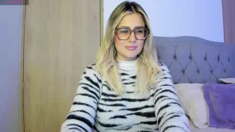 Snapshot of liahkimi chatting on 09.27.25 Lia  online show from 09.27.25