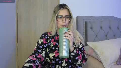 Snapshot of liahkimi chatting on 09.29.25 Lia  online show from 09.29.25