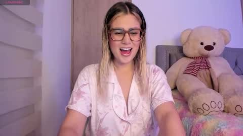 Snapshot of liahkimi chatting on 10.02.25 Lia  online show from 10.02.25