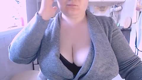 Snapshot of liahsofty chatting on 09.21.25 miss Lia  colection for travel online show from 09.21.25