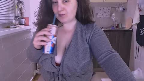 Snapshot of liahsofty chatting on 10.10.25 miss Lia  colection for travel online show from 10.10.25