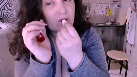 Snapshot of liahsofty chatting on 10.30.25 miss Lia  colection for travel online show from 10.30.25