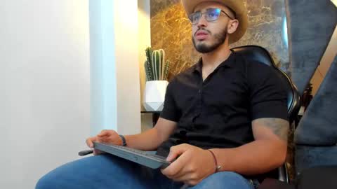 Snapshot of liam_kleiin chatting on 09.18.25 LIAM KLEIN online show from 09.18.25