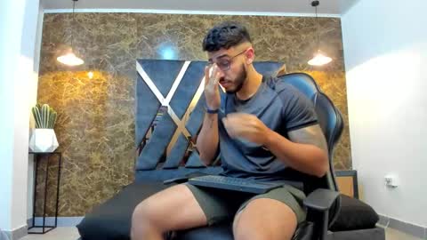 Snapshot of liam_kleiin chatting on 09.23.25 LIAM KLEIN online show from 09.23.25