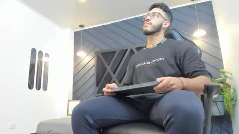 Snapshot of liam_kleiin chatting on 09.29.25 LIAM KLEIN online show from 09.29.25