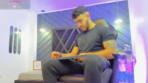 Snapshot of liam_kleiin chatting on 10.08.25 LIAM KLEIN online show from 10.08.25