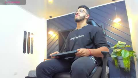 Snapshot of liam_kleiin chatting on 10.15.25 LIAM KLEIN online show from 10.15.25